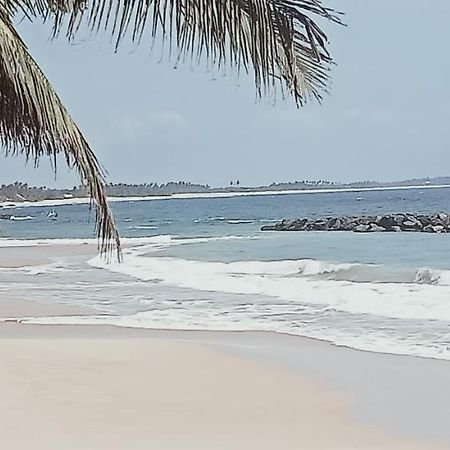 Rock Paradise Beach Hotel & Restaurent Tangalle Esterno foto