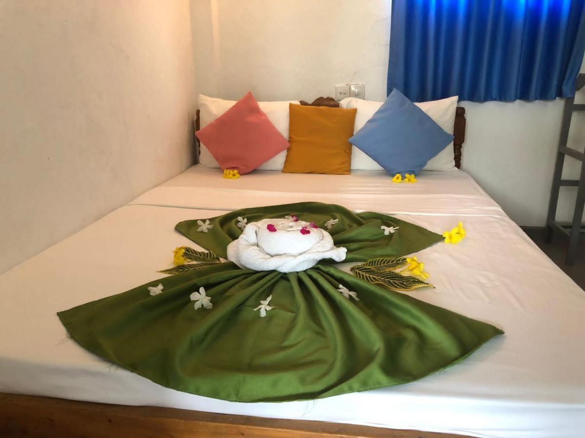 Rock Paradise Beach Hotel & Restaurent Tangalle Esterno foto