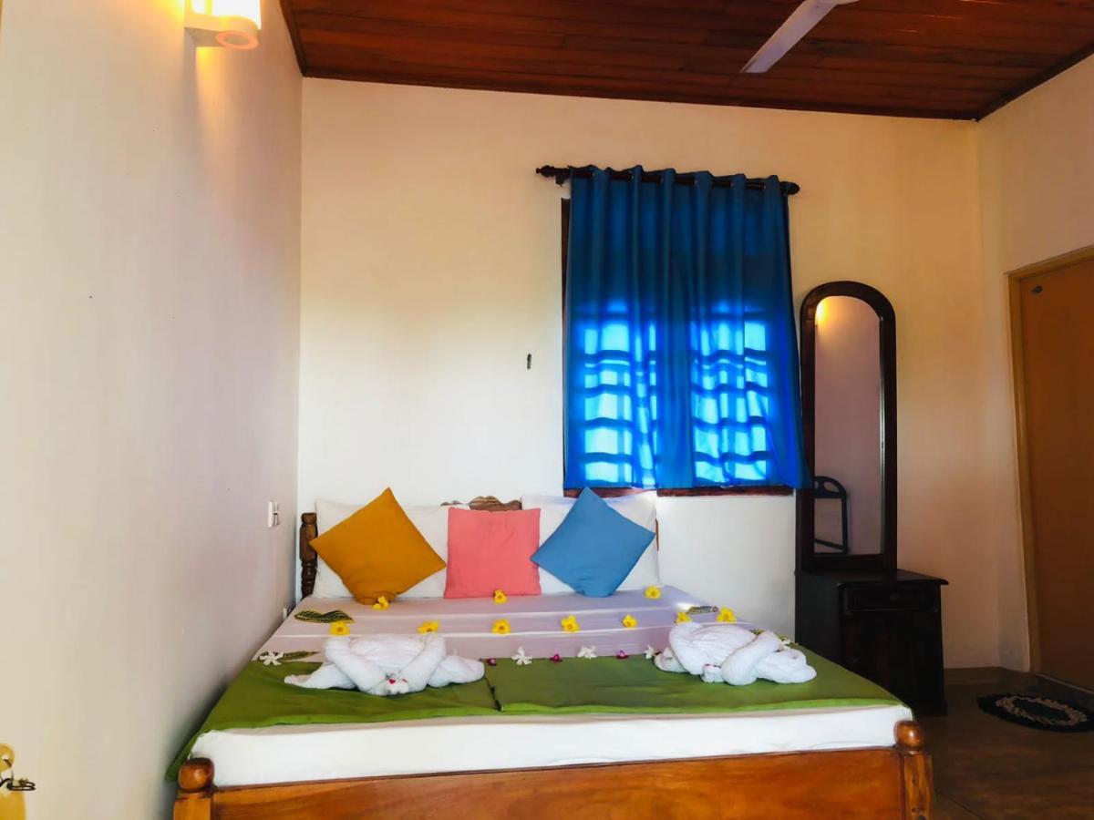 Rock Paradise Beach Hotel & Restaurent Tangalle Esterno foto