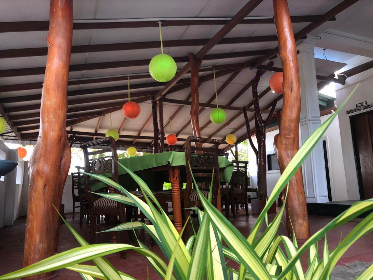 Rock Paradise Beach Hotel & Restaurent Tangalle Esterno foto