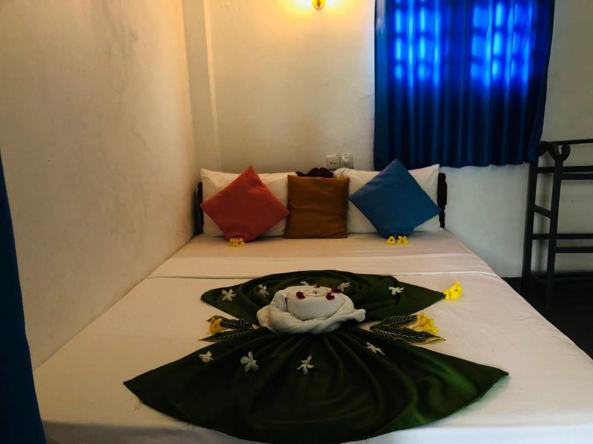 Rock Paradise Beach Hotel & Restaurent Tangalle Esterno foto