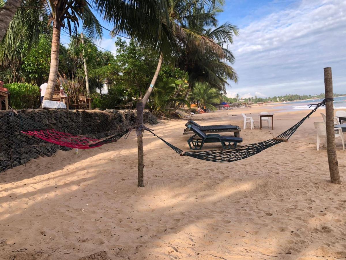 Rock Paradise Beach Hotel & Restaurent Tangalle Esterno foto