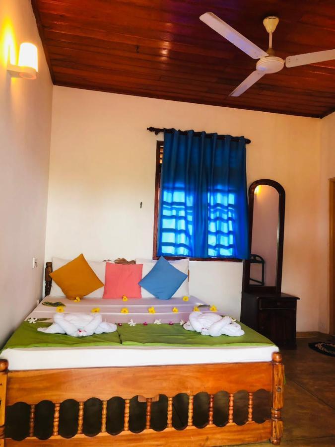 Rock Paradise Beach Hotel & Restaurent Tangalle Esterno foto