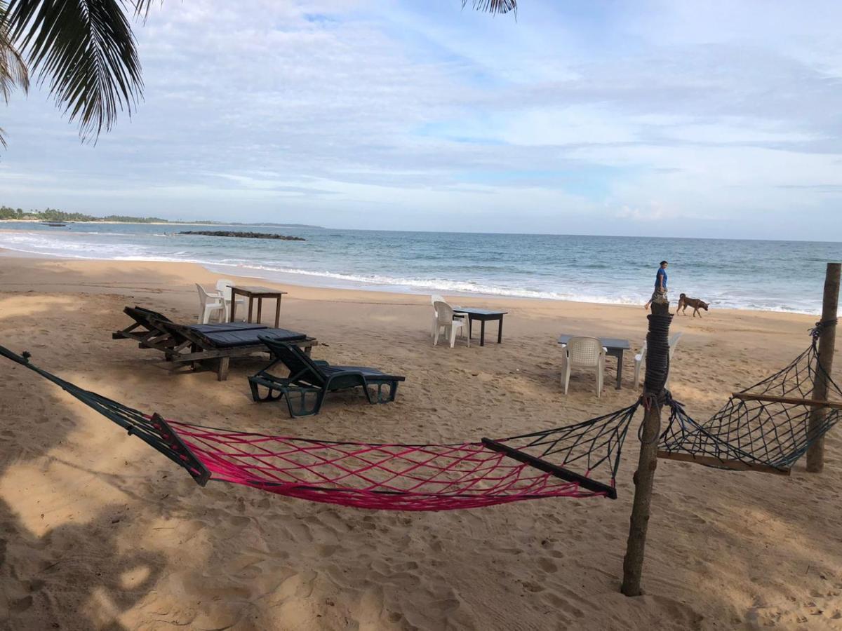 Rock Paradise Beach Hotel & Restaurent Tangalle Esterno foto