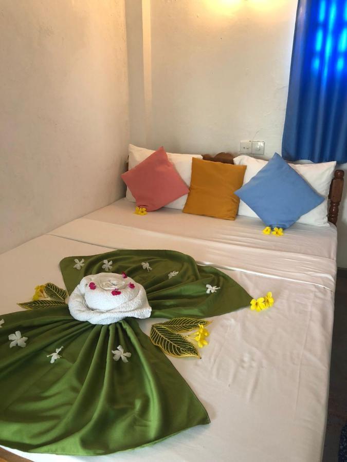 Rock Paradise Beach Hotel & Restaurent Tangalle Esterno foto