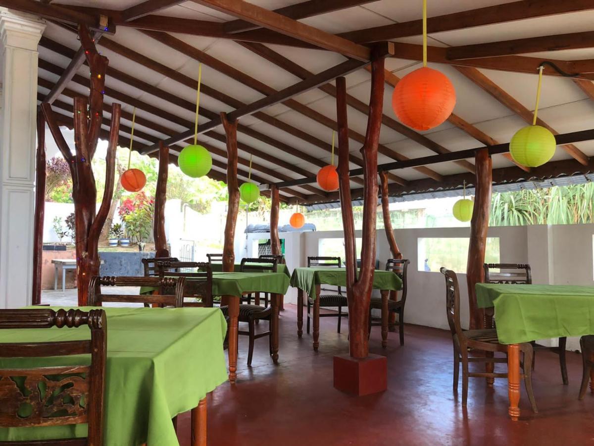 Rock Paradise Beach Hotel & Restaurent Tangalle Esterno foto