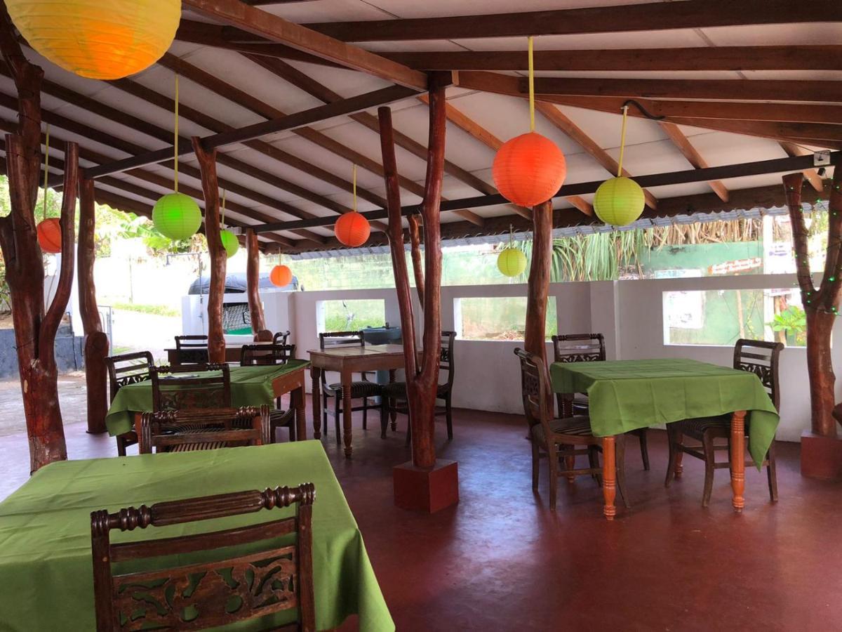 Rock Paradise Beach Hotel & Restaurent Tangalle Esterno foto