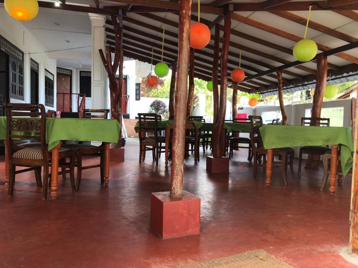 Rock Paradise Beach Hotel & Restaurent Tangalle Esterno foto
